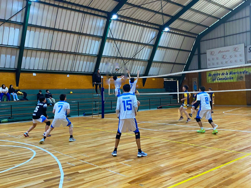 Encuentro de voleibol educación media varones