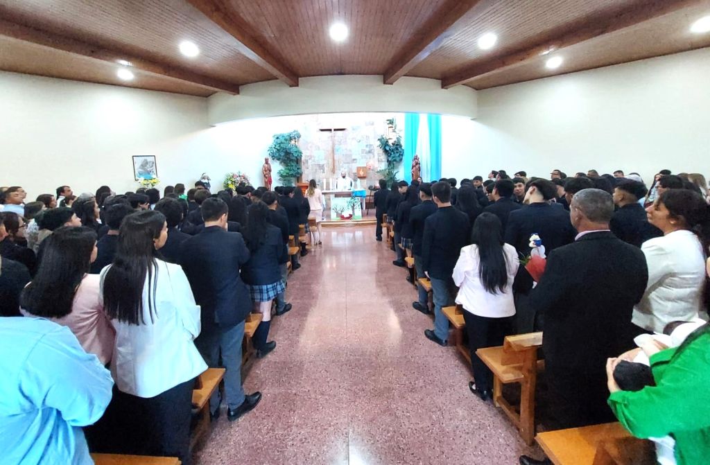 “Eucaristia de acción de gracias y entrega de licencias 8° básicos”
